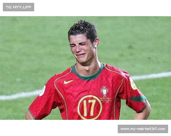 C罗依旧炸裂!精彩过人与颠球技巧挑战对手防线,惊艳全场 C罗依旧炸裂!精彩过人与颠球技巧挑战对手防线,惊艳全场